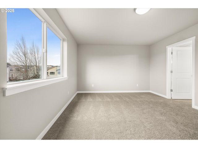 63 Nw MAWRCREST Ave, Gresham, OR 97030