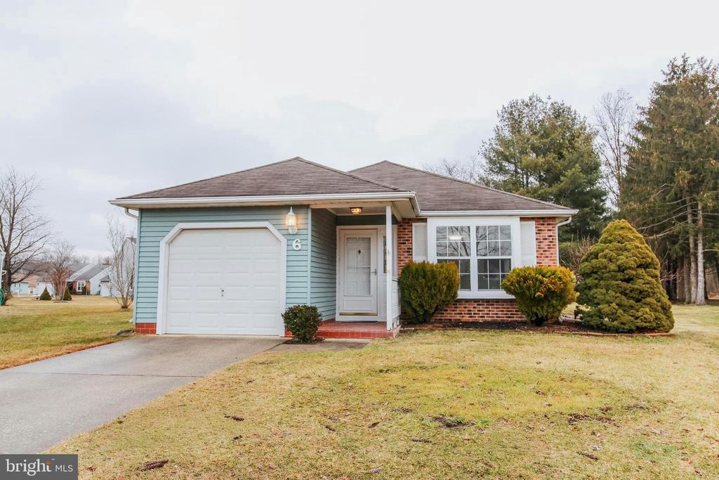 6 PANORAMA CT, Mount Laurel, NJ 08054