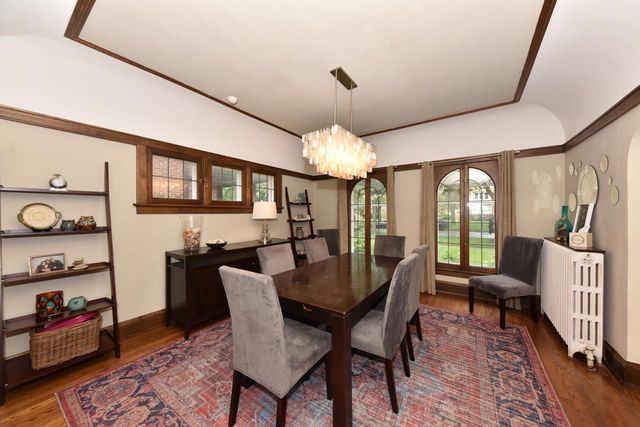 2876 N Grant BOULEVARD, Milwaukee, WI 53210