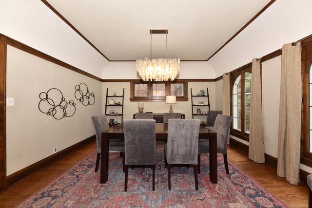 2876 N Grant BOULEVARD, Milwaukee, WI 53210