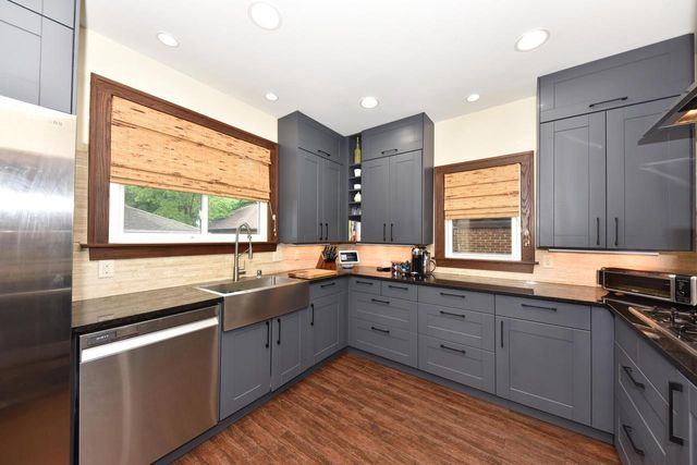 2876 N Grant BOULEVARD, Milwaukee, WI 53210