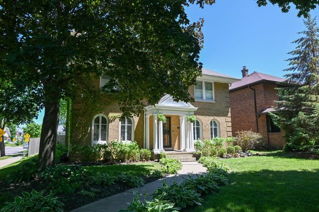 2876 N Grant BOULEVARD, Milwaukee, WI 53210