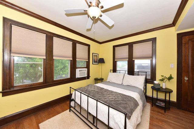 2876 N Grant BOULEVARD, Milwaukee, WI 53210