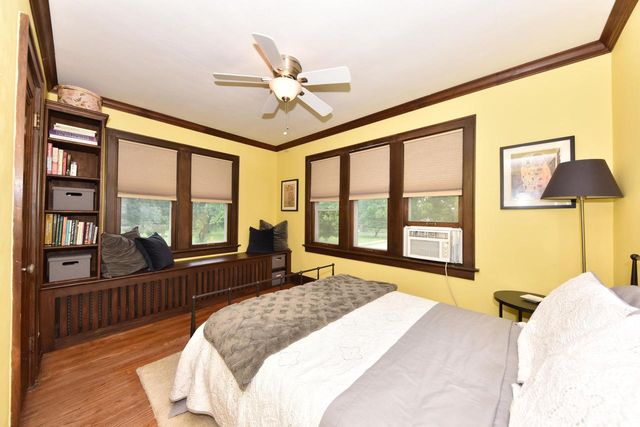 2876 N Grant BOULEVARD, Milwaukee, WI 53210