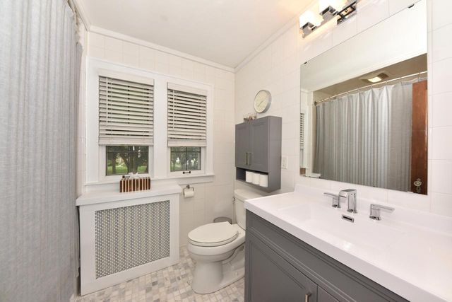 2876 N Grant BOULEVARD, Milwaukee, WI 53210