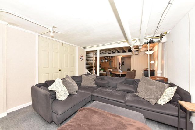 2876 N Grant BOULEVARD, Milwaukee, WI 53210