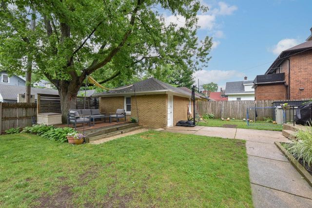 2876 N Grant BOULEVARD, Milwaukee, WI 53210