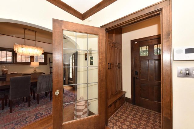 2876 N Grant BOULEVARD, Milwaukee, WI 53210