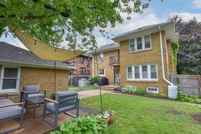 2876 N Grant BOULEVARD, Milwaukee, WI 53210