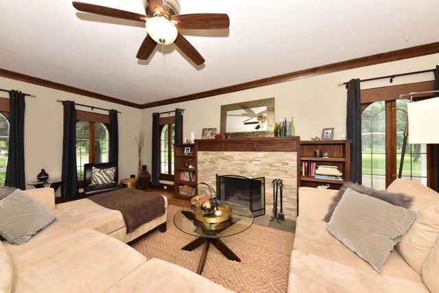 2876 N Grant BOULEVARD, Milwaukee, WI 53210