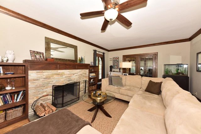 2876 N Grant BOULEVARD, Milwaukee, WI 53210
