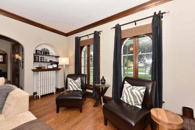 2876 N Grant BOULEVARD, Milwaukee, WI 53210