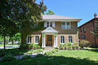 2876 N Grant BOULEVARD, Milwaukee, WI 53210