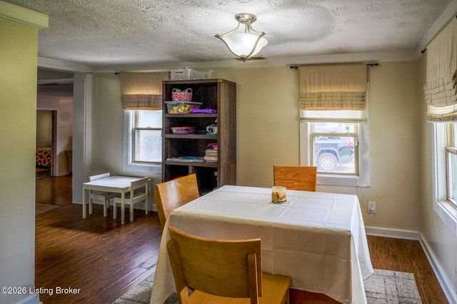 978 Raymond Rd, Shepherdsville, KY 40165