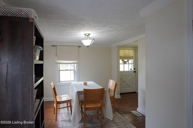 978 Raymond Rd, Shepherdsville, KY 40165
