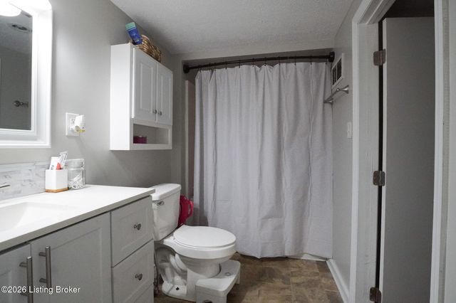 978 Raymond Rd, Shepherdsville, KY 40165