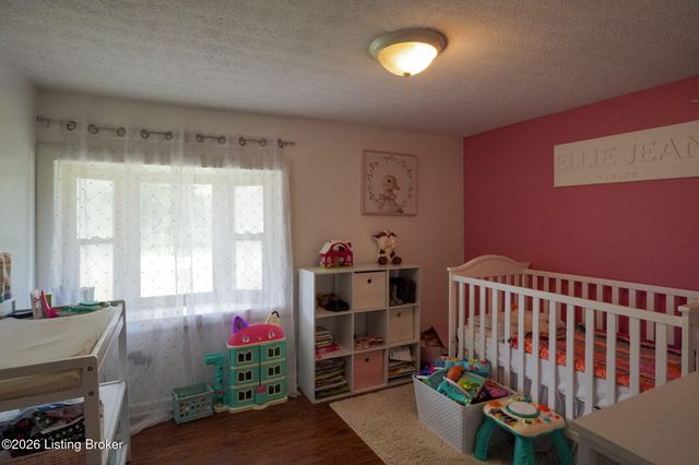 978 Raymond Rd, Shepherdsville, KY 40165