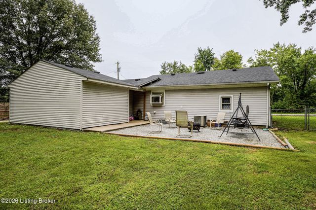 978 Raymond Rd, Shepherdsville, KY 40165