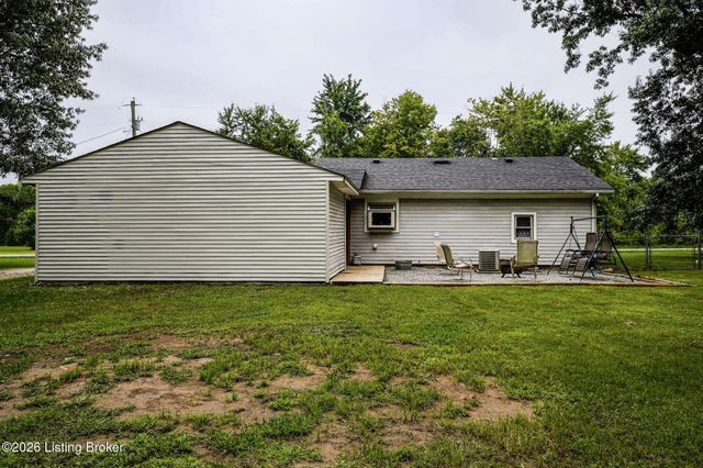 978 Raymond Rd, Shepherdsville, KY 40165