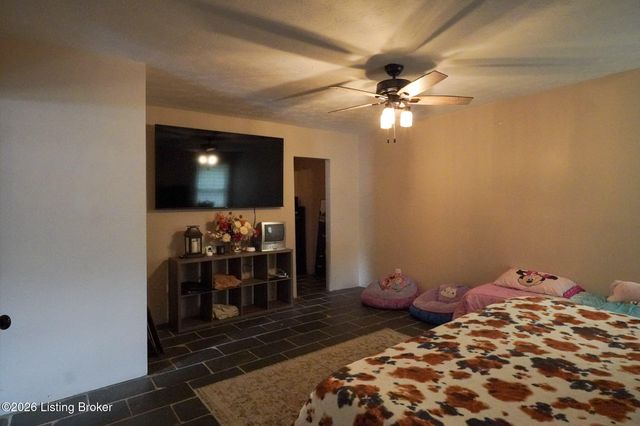 978 Raymond Rd, Shepherdsville, KY 40165