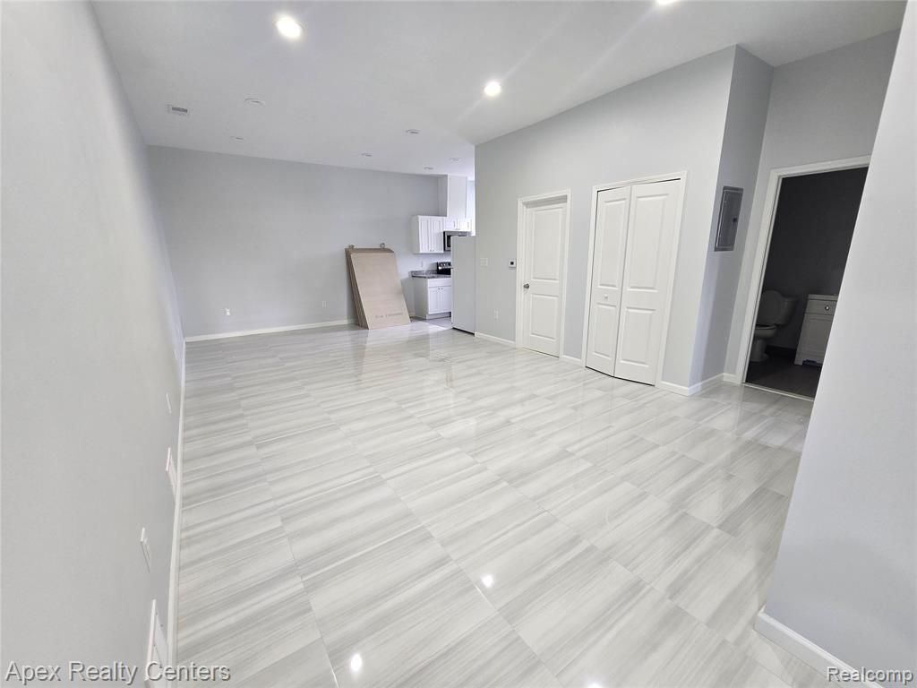 8833 Michigan Avenue, Detroit, MI 48210