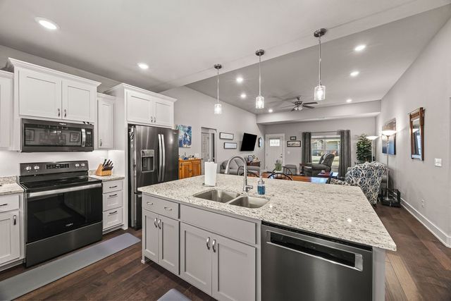 17 Ravenglass Lane, Bella Vista, AR 72714