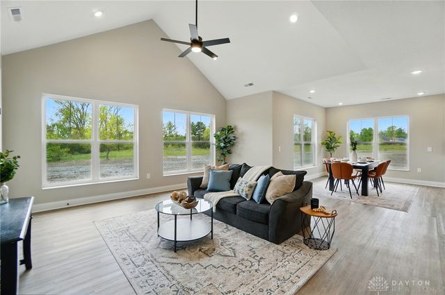 1509 kingsgate, Springfield, OH 45502