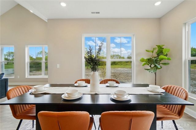 1509 kingsgate, Springfield, OH 45502