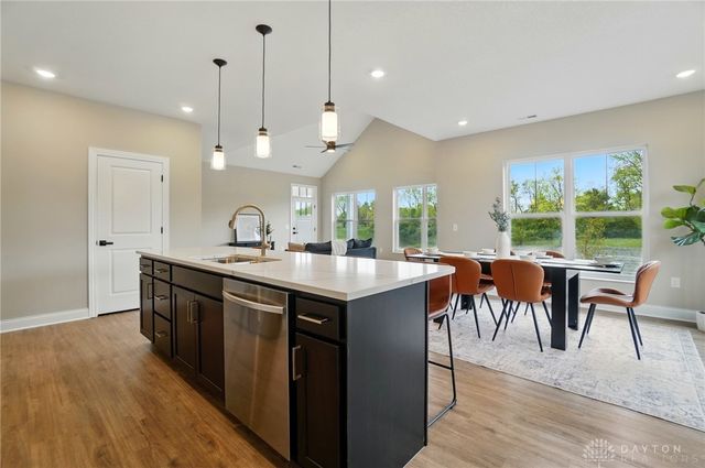 1509 kingsgate, Springfield, OH 45502