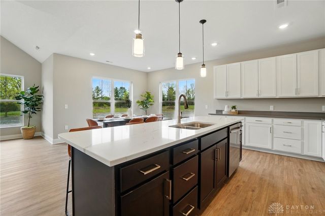 1509 kingsgate, Springfield, OH 45502