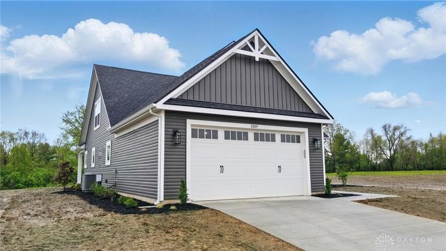 1509 kingsgate, Springfield, OH 45502