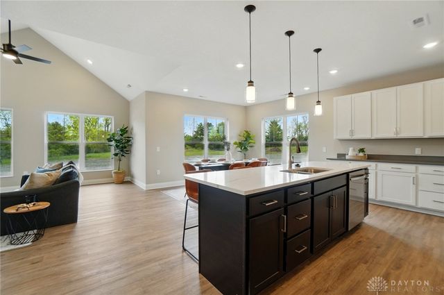 1509 kingsgate, Springfield, OH 45502