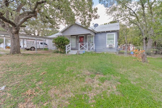 1010 N Matthews Street, Bowie, TX 76230