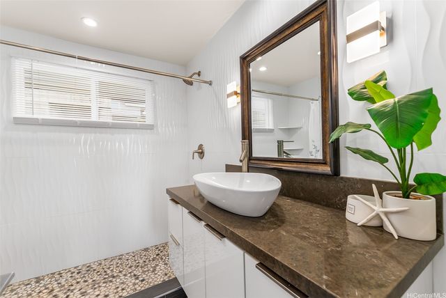 1709 Iwi Way, Honolulu, HI 96816