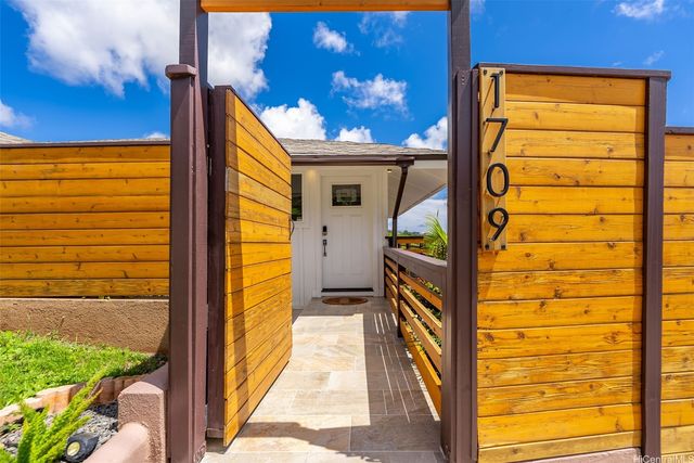 1709 Iwi Way, Honolulu, HI 96816
