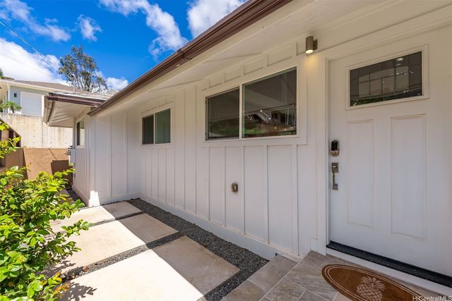 1709 Iwi Way, Honolulu, HI 96816