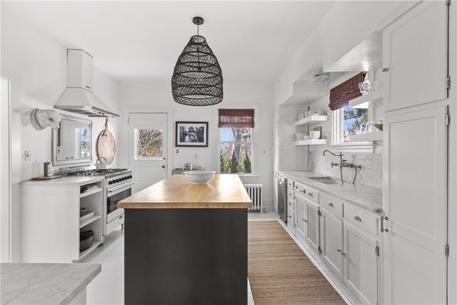 193 Coggeshall Avenue, Newport, RI 02840