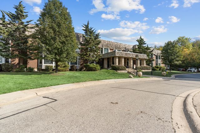 2300 Windsor Mall Court 2E, Park Ridge, IL 60068