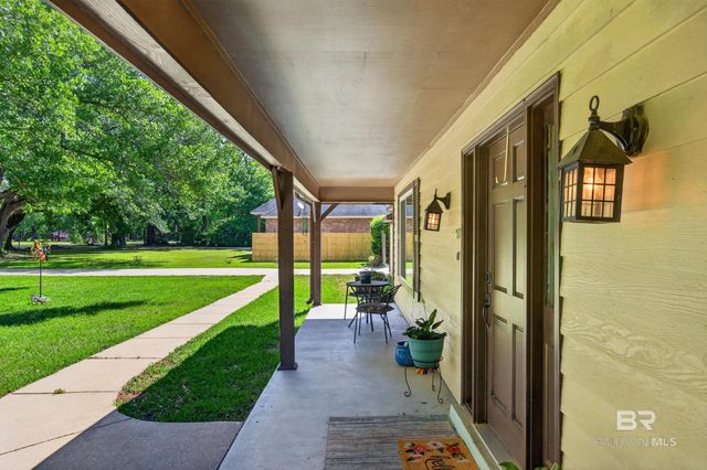 16270 Pine Grove Rd Ext N, Bay Minette, AL 36507