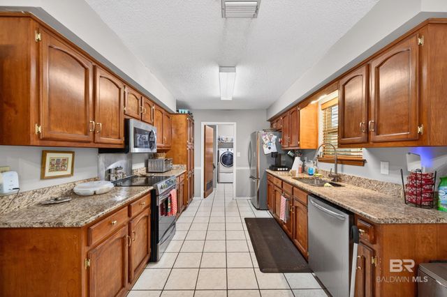 16270 Pine Grove Rd Ext N, Bay Minette, AL 36507