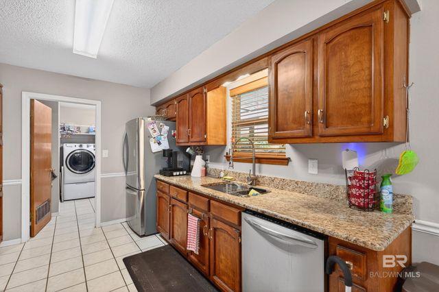 16270 Pine Grove Rd Ext N, Bay Minette, AL 36507