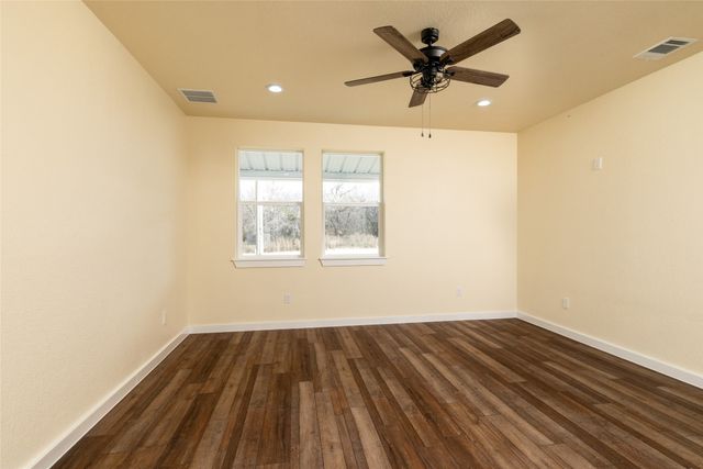 180 Cimmarron Trail, Runaway Bay, TX 76426