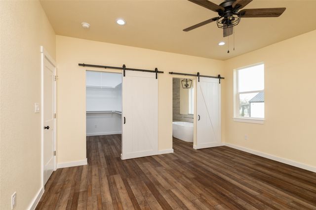 180 Cimmarron Trail, Runaway Bay, TX 76426