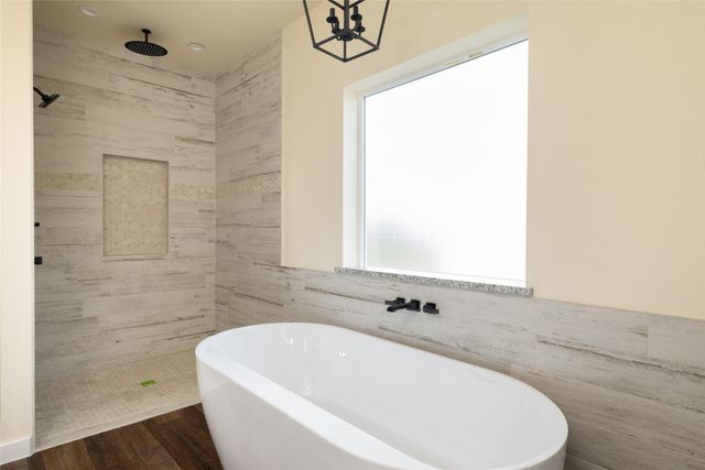 180 Cimmarron Trail, Runaway Bay, TX 76426