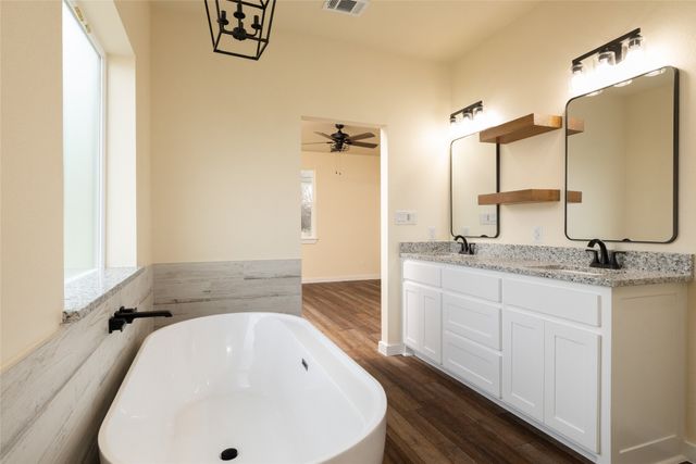 180 Cimmarron Trail, Runaway Bay, TX 76426