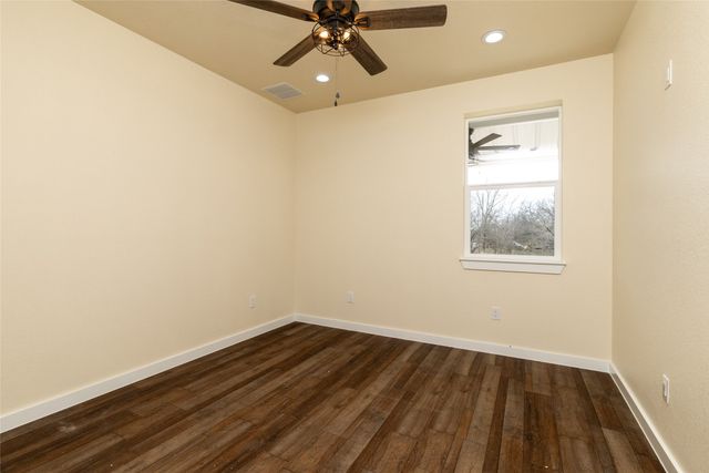 180 Cimmarron Trail, Runaway Bay, TX 76426