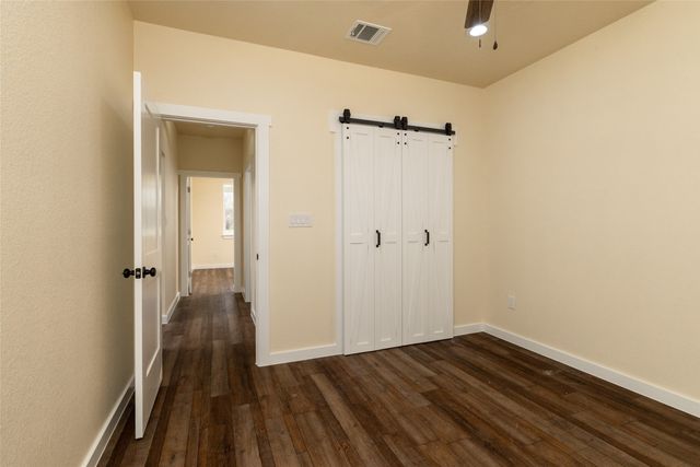 180 Cimmarron Trail, Runaway Bay, TX 76426