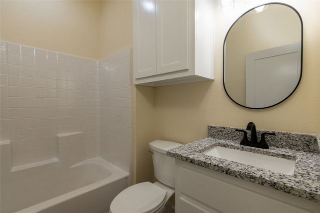 180 Cimmarron Trail, Runaway Bay, TX 76426