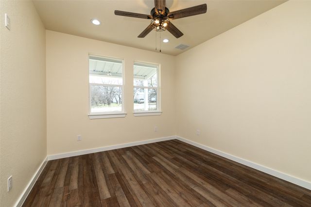 180 Cimmarron Trail, Runaway Bay, TX 76426