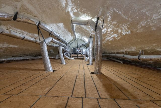 180 Cimmarron Trail, Runaway Bay, TX 76426